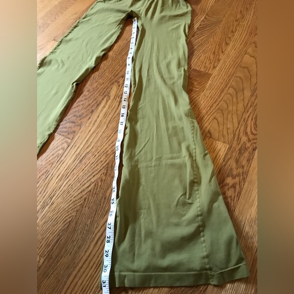 NWOT Free people  Flare legging & Happiness Runs Square Neck Crop Tank XS/S - Picture 13 of 15